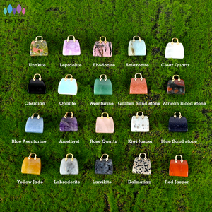 Mini sac à main sculpté en pierre précieuse naturelle polie avec poignée dorée, cristal de guérison, petite sculpture de sac pour femme, cadeau - Product Image 3