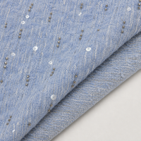 Tissu tricoté en tweed bleu clair avec broderie de perles et de paillettes, rayures verticales argentées perlées, pour vêtements de luxe pour femmes, manteaux et costumes