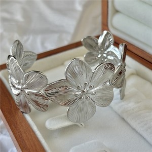 European American Minimalist High-End Open Geometric <b>Adjustable</b> <b>Bracelet</b> New Style Wide Flower Design Alloy Material Wholesale - Product Image 5