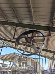 Ventilador de Panel para Ganado Bonawind de 72 Pulgadas con Motor de Accionamiento Directo de Bajo Consumo para la Ventilación de Vacas Lecheras - Product Image 1