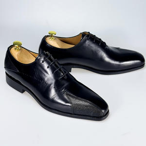 Chaussures de mariage et de cérémonie pour hommes, en cuir italien luxueux, fabriquées à la main, de couleur noire, nouvelle collection, style Oxford. - Product Image 1