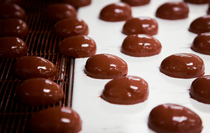 Sistema automático de templado de chocolate certificado ISO Núcleo motorizado de nueva condición con compatibilidad de múltiples sabores para leche de nueces - Product Image 2