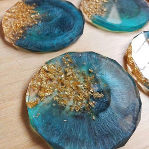 Posavasos de Resina de Primera Calidad con Aspecto Artesanal Contemporáneo Diseñado para Uso Diario con Bebidas y Decoración de Mesa - Product Image 1