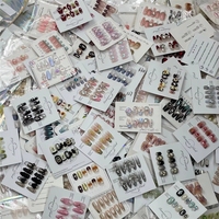Ensembles de faux ongles de style français de haute qualité, modèles aléatoires, avec réduction à durée limitée et styles en liquidation