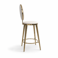 Chaise de bar contemporaine en cuir PU blanc avec piètement en acier inoxydable doré et dossier ovale moderne pour la location événementielle
