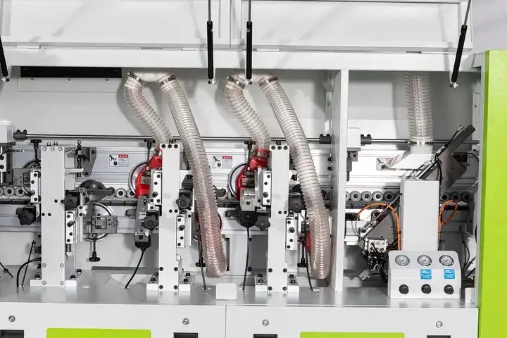 ماكينة نجارة من كلوريد البولي فينيل عالية الكفاءة أوتوماتيكية بالكامل من المصنع، ماكينة ضم الحواف