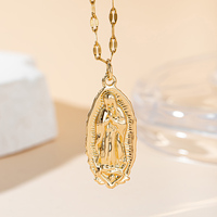 Venerable y Deslumbrante Collar con Colgante Ovalado de la Virgen de Guadalupe en Tono Dorado, con Relieve y Borde Festoneado, Joyería de Moda para Mujer, Regalo