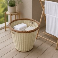 Panier de rangement en rotin beige en plastique durable avec poignées découpées, idéal pour les vêtements à la maison, les serviettes d'hôtel et l'organisation de la lessive