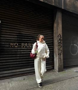 OEM Service Autumn 100% Cotton Heavyweight Oversize Causal Daily Wear Puff Print <strong>Women's</strong> <strong>White</strong> <strong>Hoodie</strong> and Sweatpants Set - Product Image 4