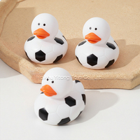 Jouets de bain exclusifs personnalisés en forme de canard en caoutchouc pour bébé, nouveauté pour la baignoire avec motifs uniques, mini-jouets en plastique en vrac, logo en vinyle