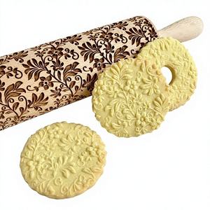 Rodillo de madera grabado con láser con diseño de corona floral, con revestimiento de aceite apto para alimentos, para galletas y arcilla, de Algis Crafts - Product Image 1