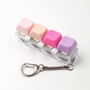 4 個ミニキーボードフィジェットおもちゃキーホルダー楽しいストレス解消ボタンポータブルキーリングおもちゃ - Product Image 3