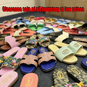 Sandali piatti da donna di tendenza, ciabatte estive in saldo, ciabatte comode per camminare, vari modelli inviati a caso - Product Image 2