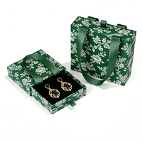 Boîte d'emballage rigide personnalisée avec logo, écologique, portable, avec doublure en éponge et gaufrage pour boucles d'oreilles, colliers et bracelets