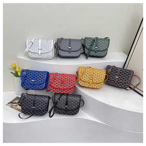 กระเป๋าสะพายไหล่/สะพายข้าง <span class=keywords><strong>Dogtooth</strong></span> Classic รุ่น Postman Bag หนังวัวลายลิ้นจี่ รุ่น 5901 สำหรับผู้หญิง ใช้ได้ทุกวัน - Product Image 5