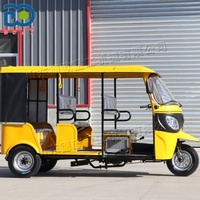 Tuk-tuks spacieux, confortables et stables à trois rangées de sièges, utilisés pour les visites touristiques, les trajets quotidiens et les déplacements publics sur de courtes distances