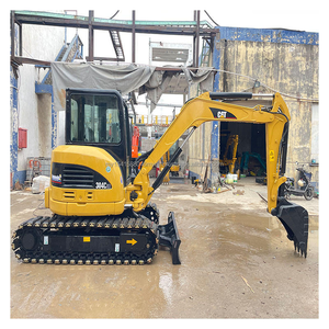 Mini-excavatrice Caterpillar 304CR d'occasion de 4 tonnes avec moteur, boîte de vitesses et pompe |   Compact et Agile |   pour l'agriculture et l'aménagement paysager - Product Image 1