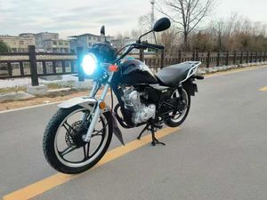 <span class=keywords><strong>Moto</strong></span> de rue Honda <span class=keywords><strong>125cc</strong></span> monocylindre d'occasion, <span class=keywords><strong>petite</strong></span>-moyenne <span class=keywords><strong>taille</strong></span> - Product Image 2