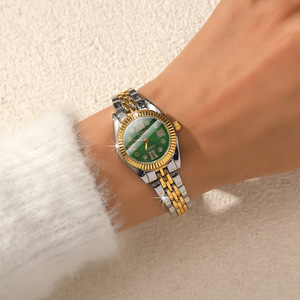 Nouvelle <span class=keywords><strong>montre</strong></span> à <span class=keywords><strong>quartz</strong></span> Aurora Shell Diamond Stars Roma pour <span class=keywords><strong>femme</strong></span> avec bracelet en or et acier - Product Image 4