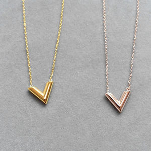 Collar con colgante en forma de V para mujer y niña, joyería de oro de 18k para el Día de San Valentín de eBay, gran oferta - Product Image 3