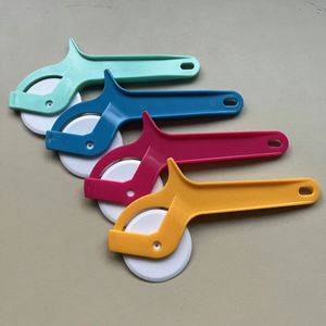 Plastic <b>Roller</b> Pizza Knife <b>Roller</b> Cake Knife Household Kitchen Plastic <b>Roller</b> Pizza Knife - Product Image 1