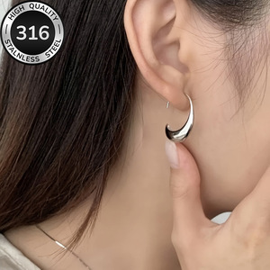 Pendientes de Metal Liorosa FX-A0495, Estilo Europeo Americano, Forma Irregular de Gancho, Modernos y Elegantes, Versátiles, Textura Simple para Mujer - Product Image 2