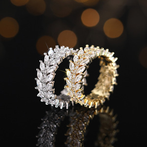 Anello con Design a Foglia, Stile Fascia Completa, per Donne - Product Image 3