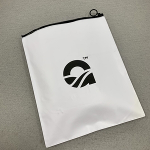 Bolsa con Cierre Hermético Personalizada Ecológica <span class=keywords><strong>Blanca</strong></span> Mate, Bolsa de Plástico con Cierre para Camisetas, Trajes de Baño y Ropa - Product Image 4