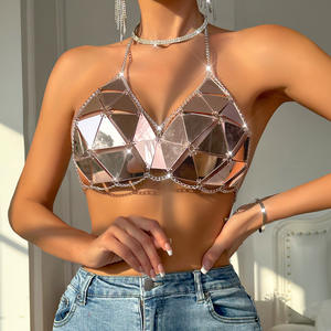 توب قصير نسائي مثير من الأكريليك اللامع بتصميم مفتوح الظهر ومزين بالترتر من مصنع صيني - Product Image 3