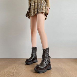 Botas de tacón alto con plataforma gruesa de cuero cepillado y remaches estilo motero para mujer, a media pantorrilla, de nueva tendencia 2026 - Product Image 2