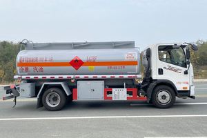 รถบรรทุกน้ำมัน FAW 4x2 ขนาดเล็กใหม่ 5 ลูกบาศก์เมตร ตัวถังอลูมิเนียมอัลลอยด์ สำหรับบรรทุกน้ำมันดีเซลและเบนซิน - Product Image 4