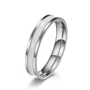 Anillo de pareja neutral de plástico blanco y negro de acero inoxidable simple Ins para hombres y mujeres europeos y americanos enga de boda - Product Image 5