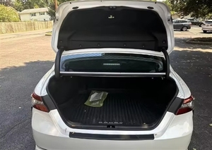 Voiture d'occasion Toyota Camry XSE FWD avec sièges en cuir, volant à gauche, boîte de vitesses manuelle, caméra arrière - Product Image 6