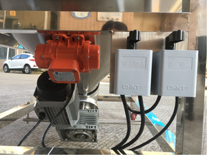 Hoogwaardige roestvrijstalen 230L vibrerende hopper schroeftransporteur voor productiebedrijven - Product Image 4