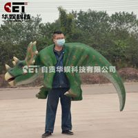 Marionnette de dinosaure Triceratops réaliste et grande, contrôlée à la main, portable, animatronique en métal pour événements publics et spectacles sur scène en direct