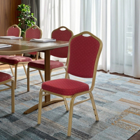 Chaises de salle à manger modernes empilables en tissu rembourré, couleurs personnalisées, cadre doré, design minimaliste, pieds coniques, pour hôtel et extérieur