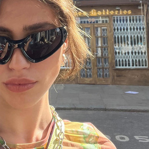 แว่นกันแดดทรงโค้งสุดเท่ห์ แฟชั่นล้ำสมัย เหมาะสำหรับถ่ายภาพสตรีท สำหรับผู้ชายและผู้หญิง - Product Image 3