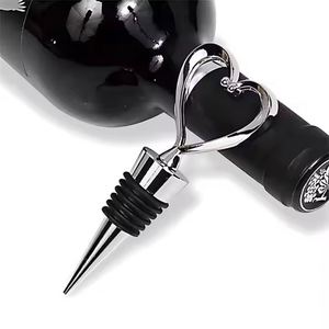 Creative Reusable Heart-Shaped Red Beverage <b>Bottle</b> <b>Stopper</b> Plastic Material Wine and for Champagne <b>Bottles</b> - Product Image 2