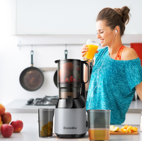 Elektrische slowjuicer met 1000ml capaciteit, 130mm diameter, automatische pulp-afvoer, behuizing van roestvrij staal en kunststof