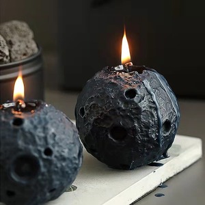 Velas Aromáticas en Forma de Luna Nórdica, Esféricas Negras, Hechas a Mano para Decoración del Hogar y Regalos - Product Image 3
