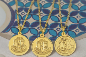 Collier en or 14K AKA Sorority Jewelry Lettres grecques personnalisées - Product Image 3