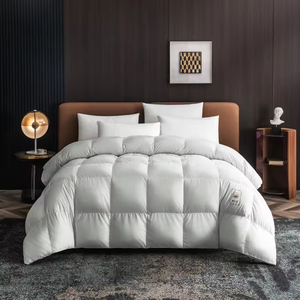 Set Copripiumino Matrimoniale Stampato Certificato Oeko-Tex 100 per Hotel, <span class=keywords><strong>Piumini</strong></span> Superiori <span class=keywords><strong>Leggeri</strong></span>, Caldi ed Ecologici - Product Image 1