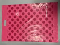 Sacs d'expédition en polyéthylène personnalisés à pois roses avec poignée découpée et fermeture auto-adhésive pour l'expédition de vêtements de boutique