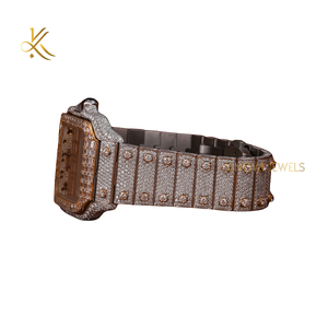 Reloj de diamantes Moissanite con estilo inspirado en el diseñador hecho a mano para ocasiones especiales fiestas y moda de lujo con declaración - Product Image 6