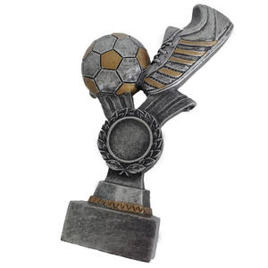 كأس كرة قدم صغير من الراتنج الفضي للمسابقات الرياضية - Product Image 2