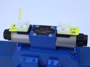 Directionnel hydraulique proportionnel série 4WRZ10 4WRZ16 4WRZ25 4WRZ32 4WRZ25E1-325-7X/6EG24N9EJK4/V pour le moulage par injection - Product Image 6