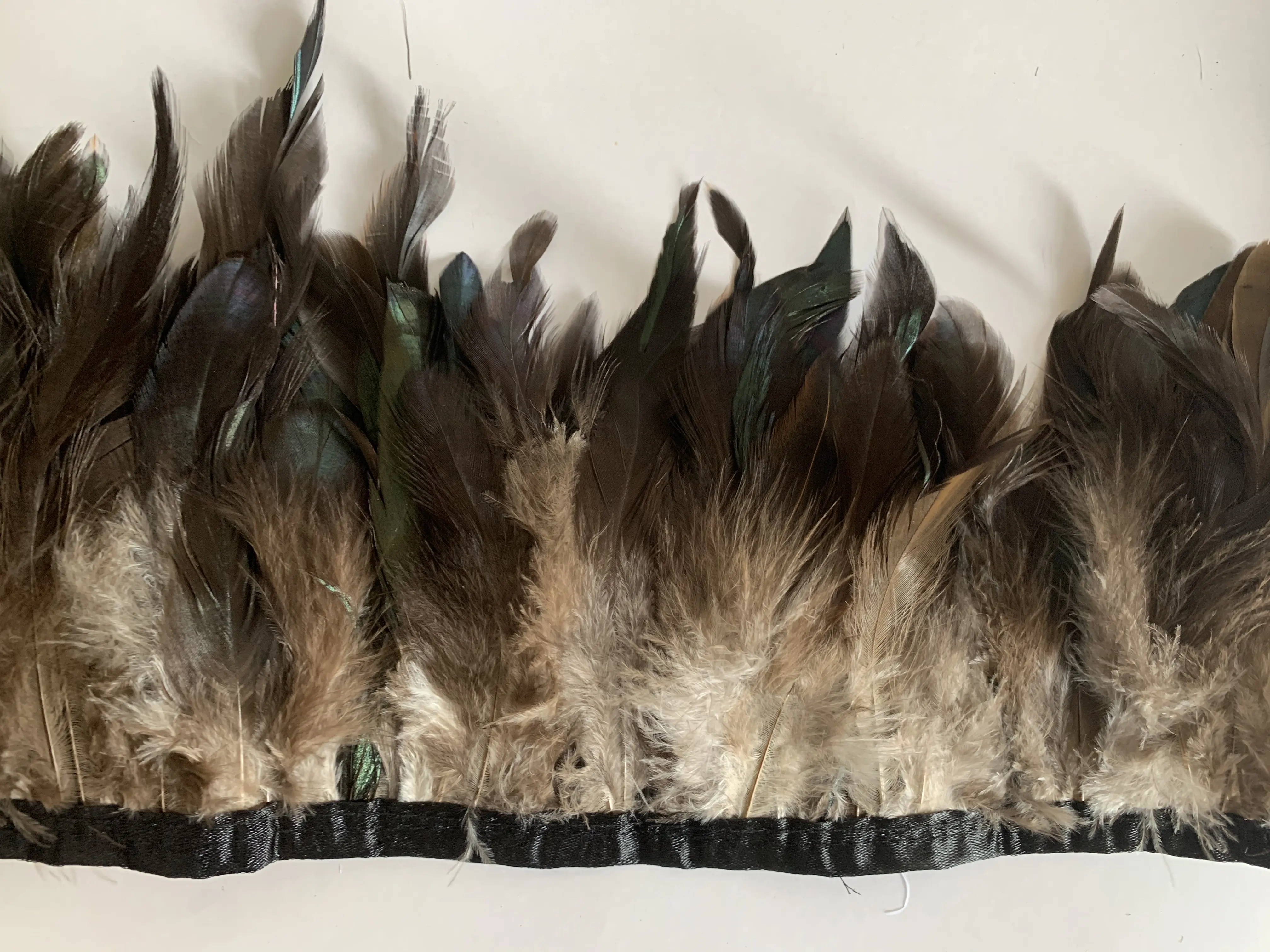 Adorno de pollo HS teñido con plumas de flecos productos Carnival Rooster Coque Feather Rooster Schlappen para disfraces de manualidades DIY