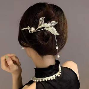 Barrettes à <span class=keywords><strong>cheveux</strong></span> vintage en alliage torsadé avec pampilles queue de poisson et perles pour <span class=keywords><strong>femme</strong></span>, élégantes pour l'été, à maintien droit avec fermoir grenouille - Product Image 3