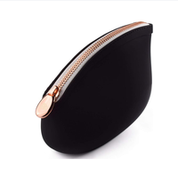 Trousse de maquillage de voyage portable personnalisée trousse de toilette étanche en silicone souple pour femmes