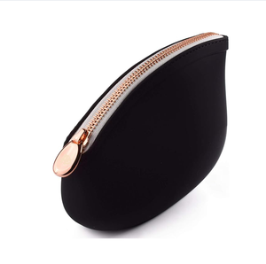 Trousse <span class=keywords><strong>de</strong></span> maquillage <span class=keywords><strong>de</strong></span> voyage portable personnalisée trousse <span class=keywords><strong>de</strong></span> toilette étanche en silicone souple pour femmes - Product Image 2